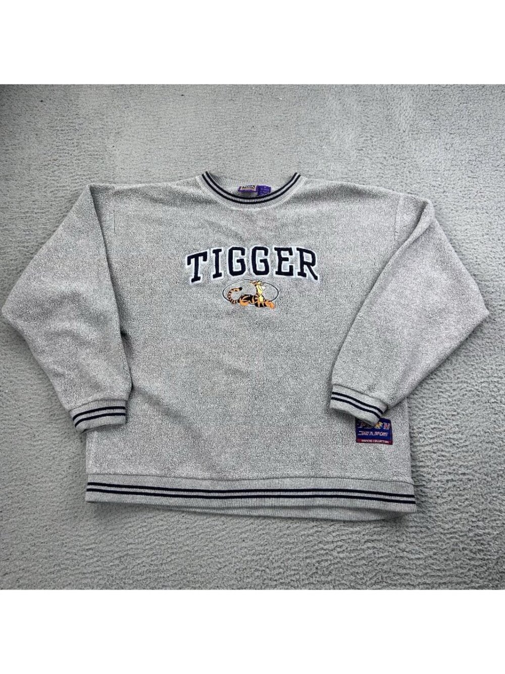 Tigger Fleece Pullover Gray Women’s Shirt Size Medium Disney Y2K 100 Acre